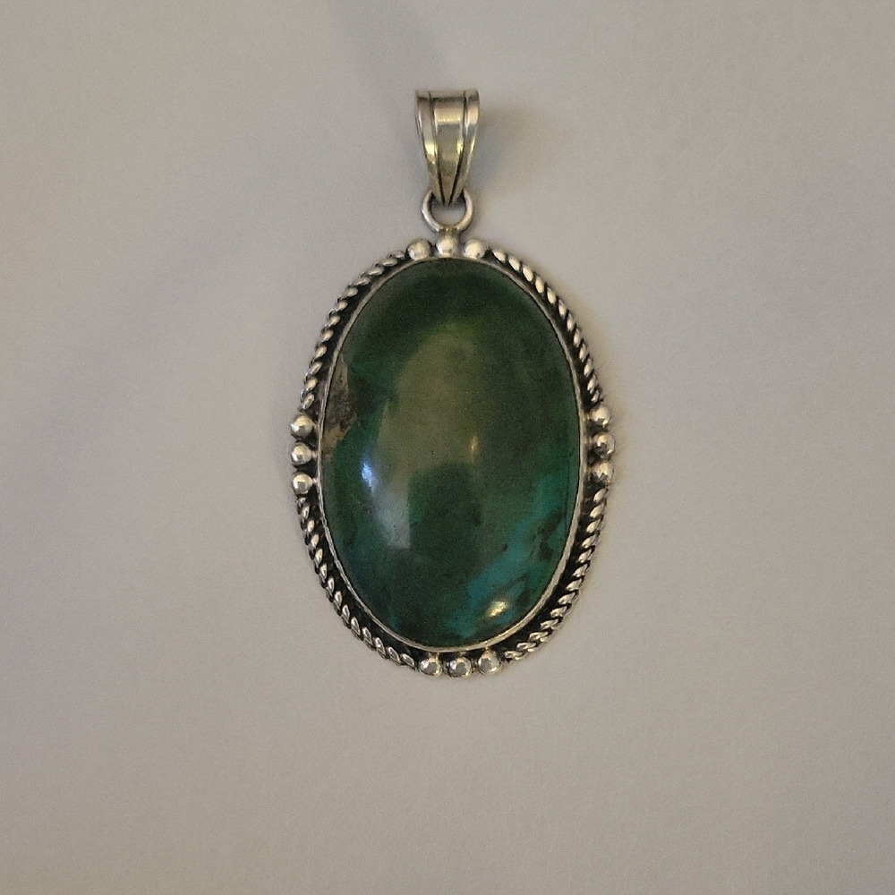 ✨️💚Vintage Sterling Silver (Green Stone - Turquoise Style) Pendant
